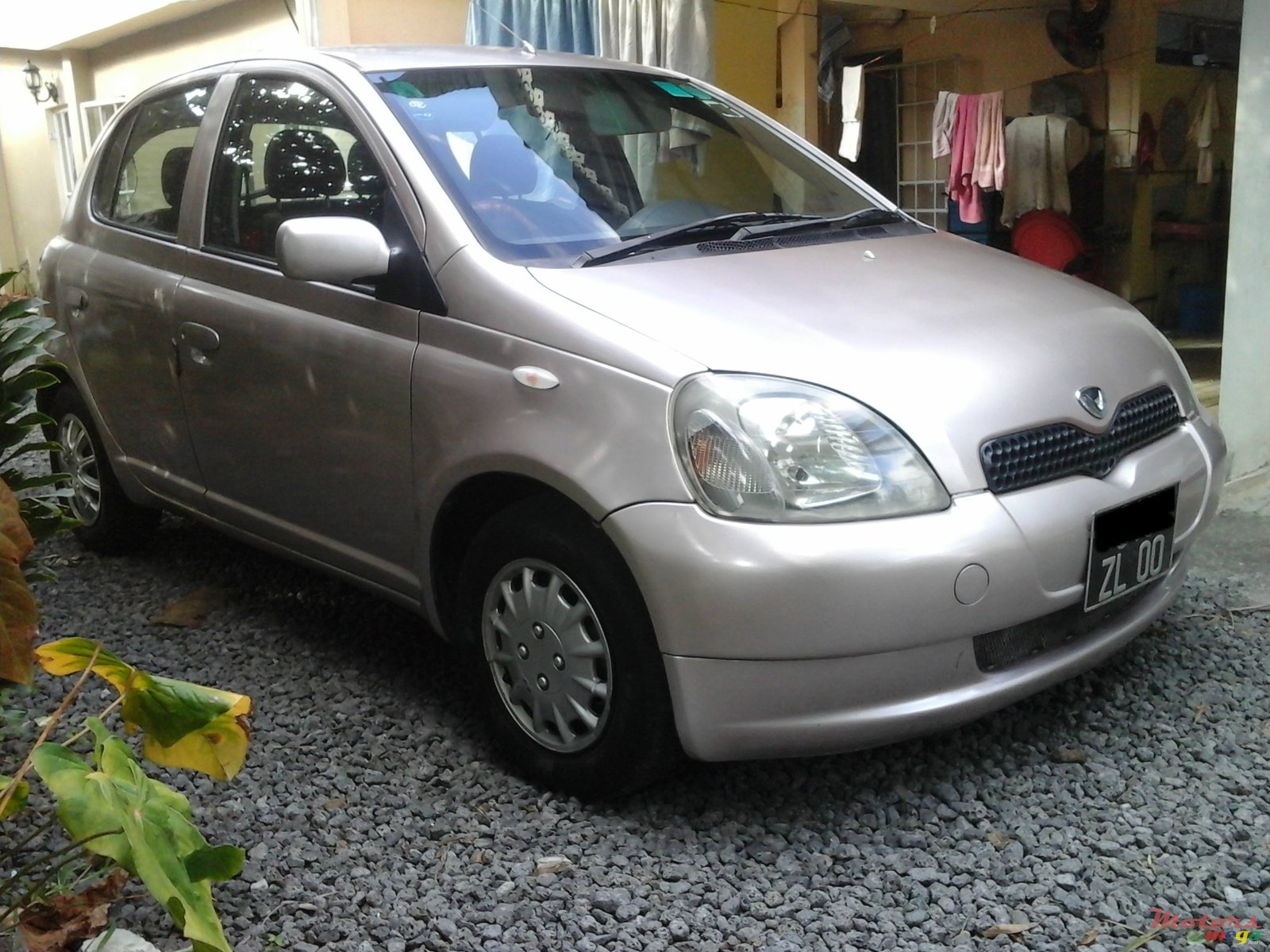 2000' Toyota Vitz photo #1