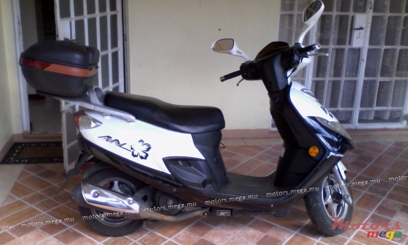 2011' Suzuki AN 125 photo #1