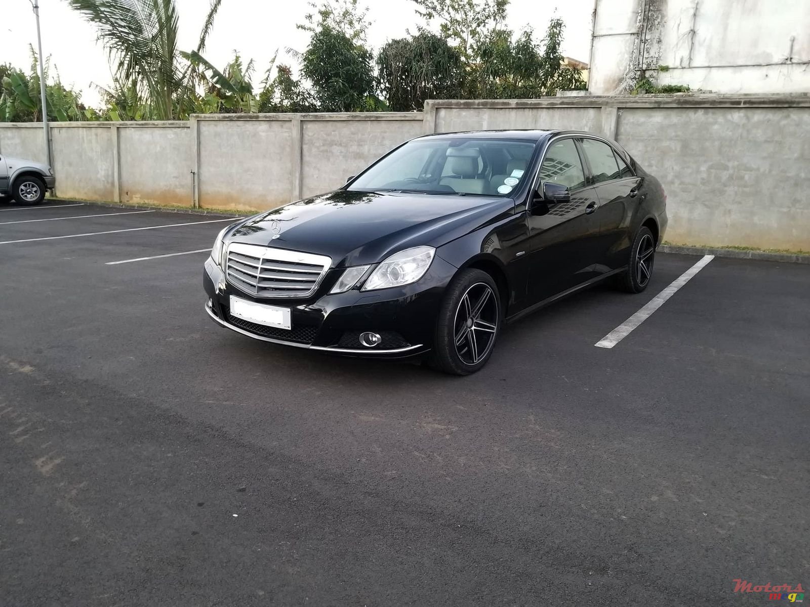 2010' Mercedes-Benz E-Class photo #2
