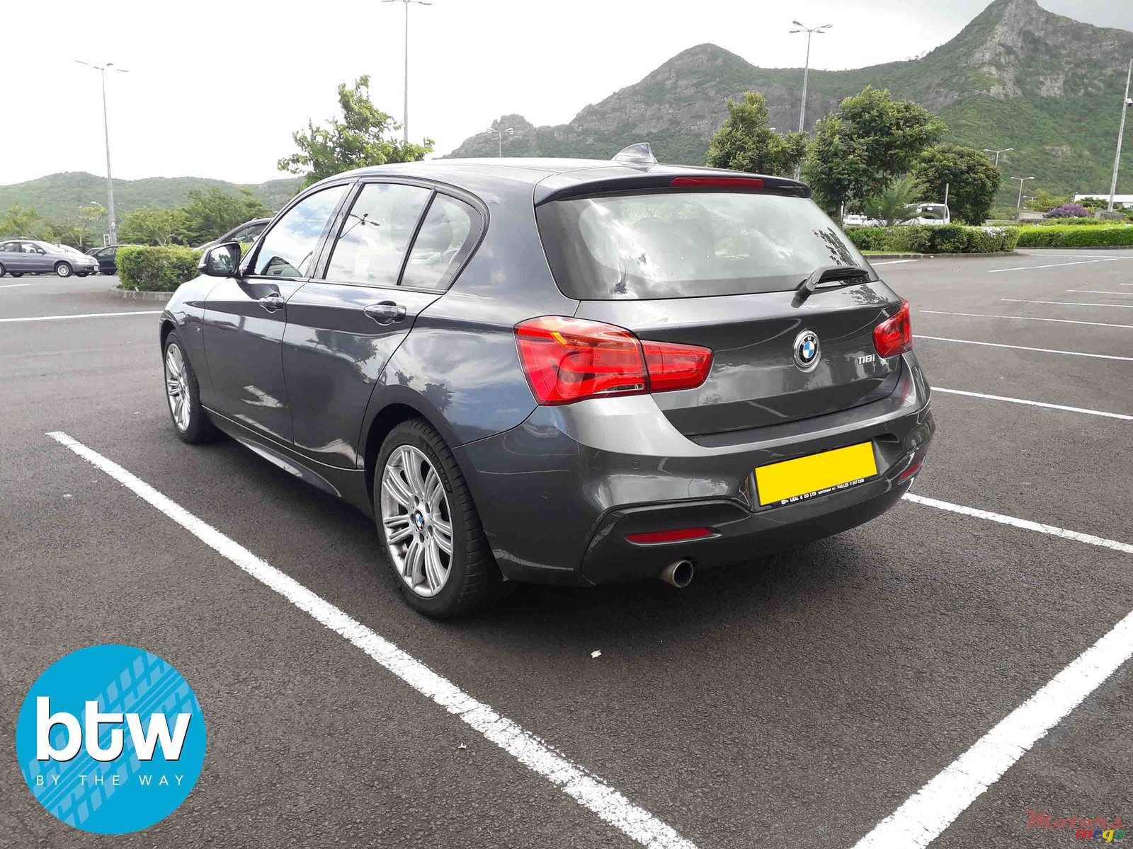 2017' BMW 1 Series 118i M photo #2