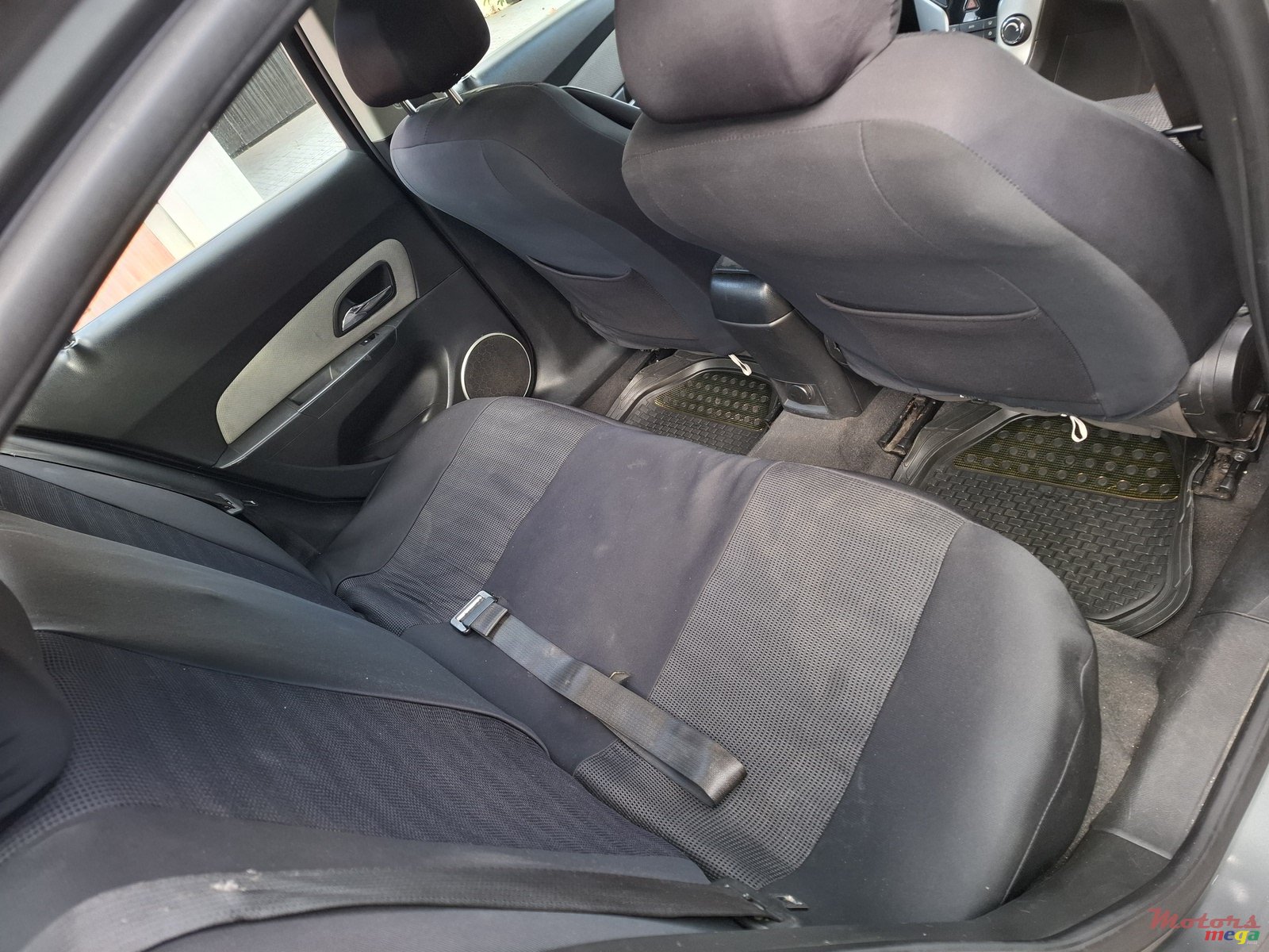 2010' Chevrolet Cruze Luxury Touring photo #6