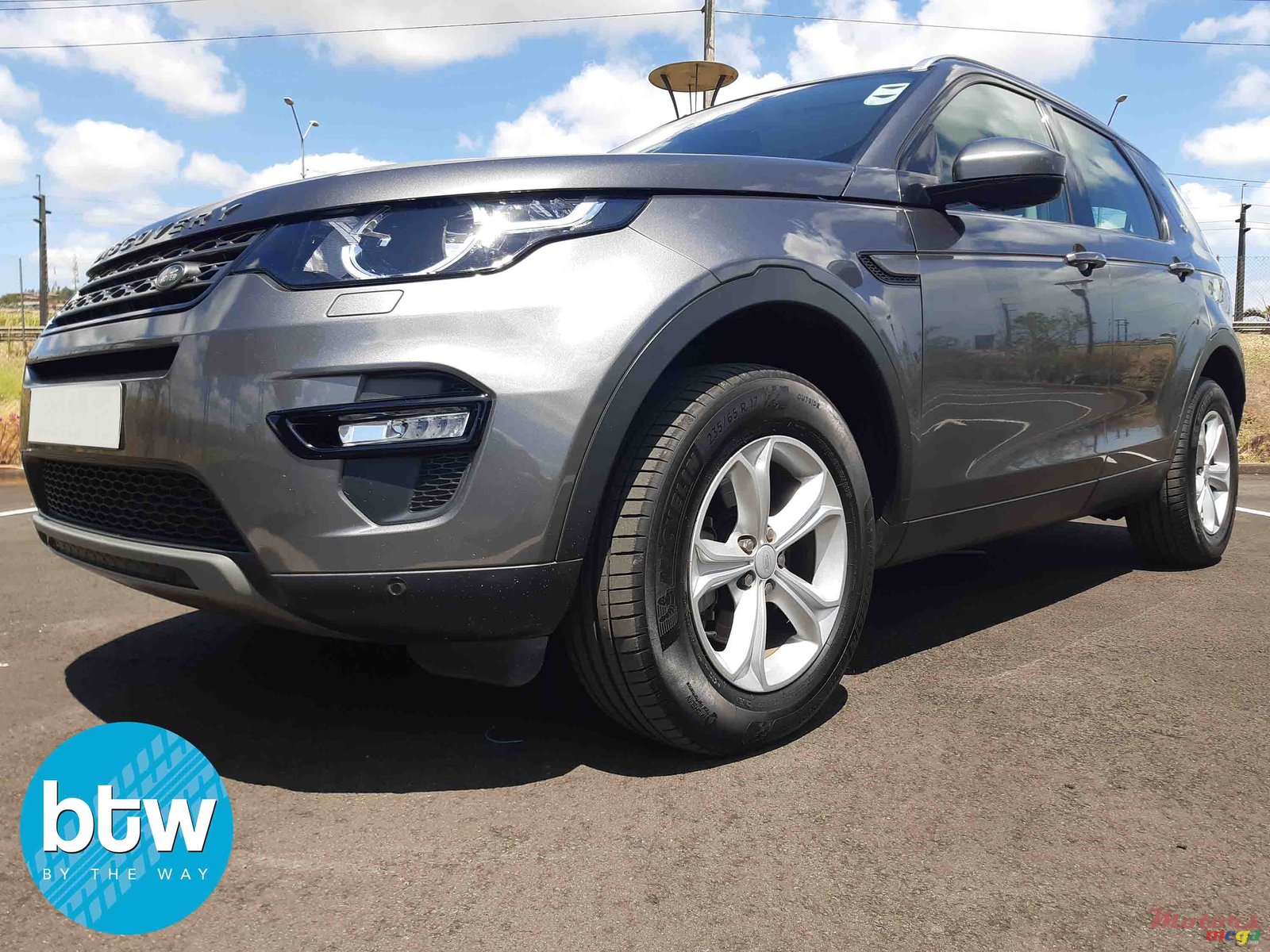 2015' Land Rover Discovery photo #2