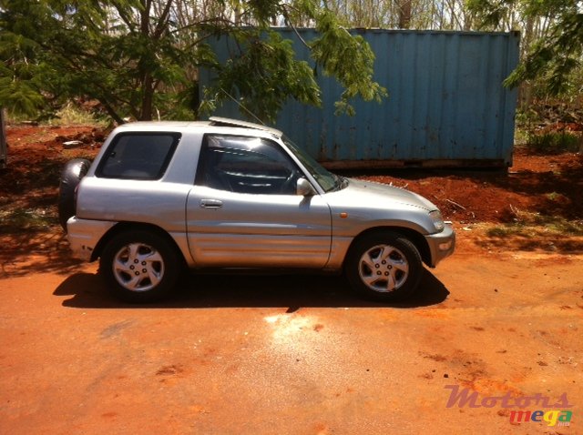 1998' Toyota RAV4 photo #2