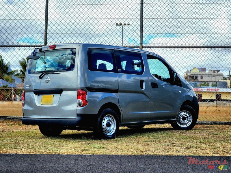 2009' Nissan NV200 photo #3