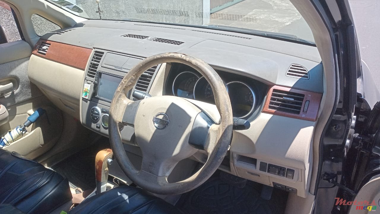 2005' Nissan Tiida photo #4