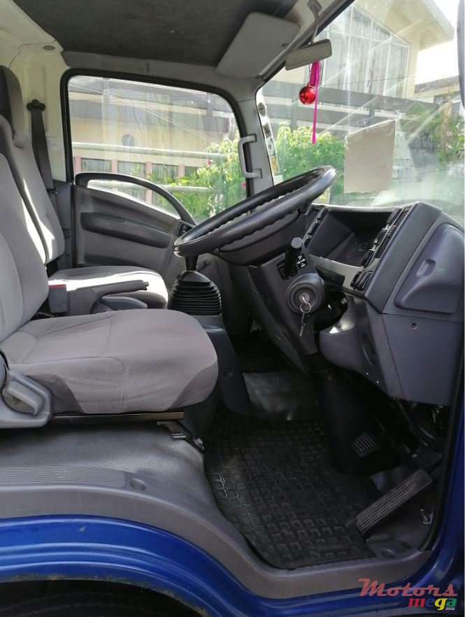 2015' Isuzu NQR photo #3