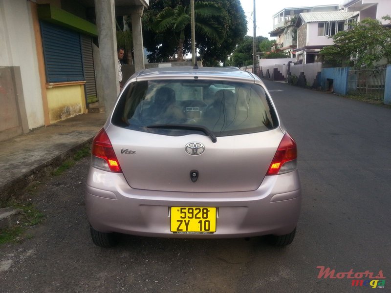 2010' Toyota Vitz photo #3