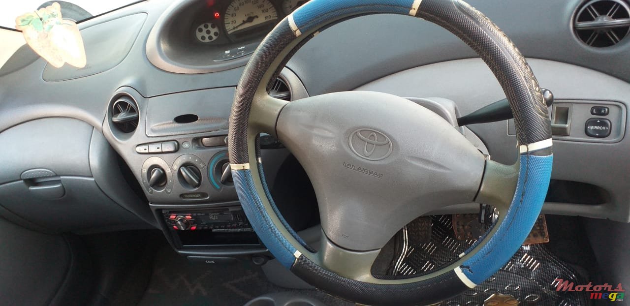 1999' Toyota Vitz photo #6
