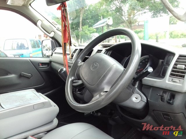 2005' Toyota HiAce photo #5