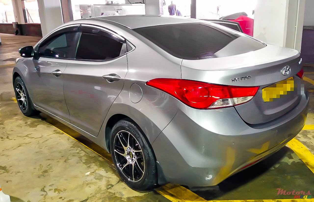 2013' Hyundai Elantra photo #4