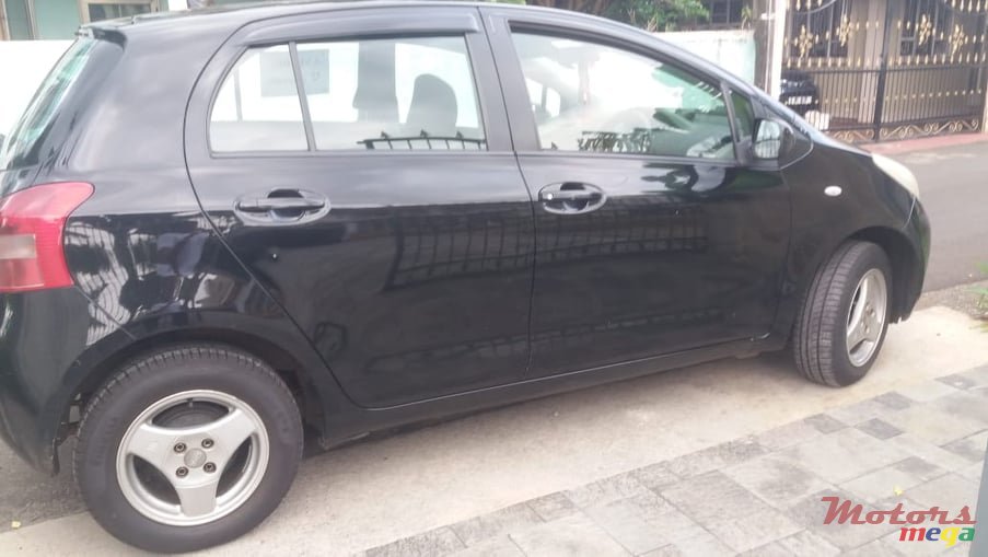 2008' Toyota Yaris photo #3