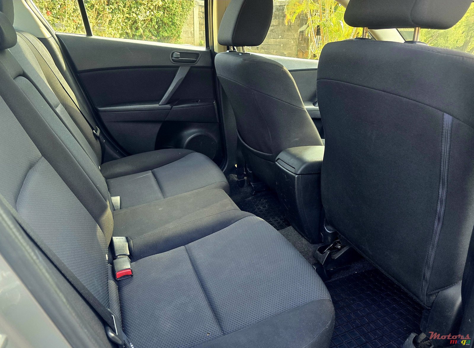 2011' Mazda 3 Japan photo #7