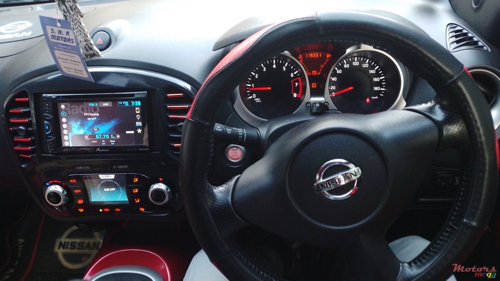 2012' Nissan Juke photo #2