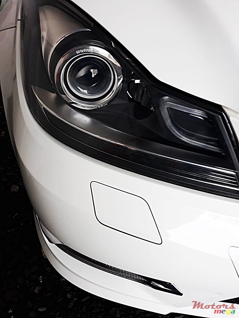 2011' Mercedes-Benz C-Class C180 AMG photo #3