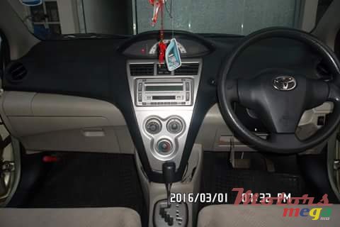 2006' Toyota Corolla Belta photo #5