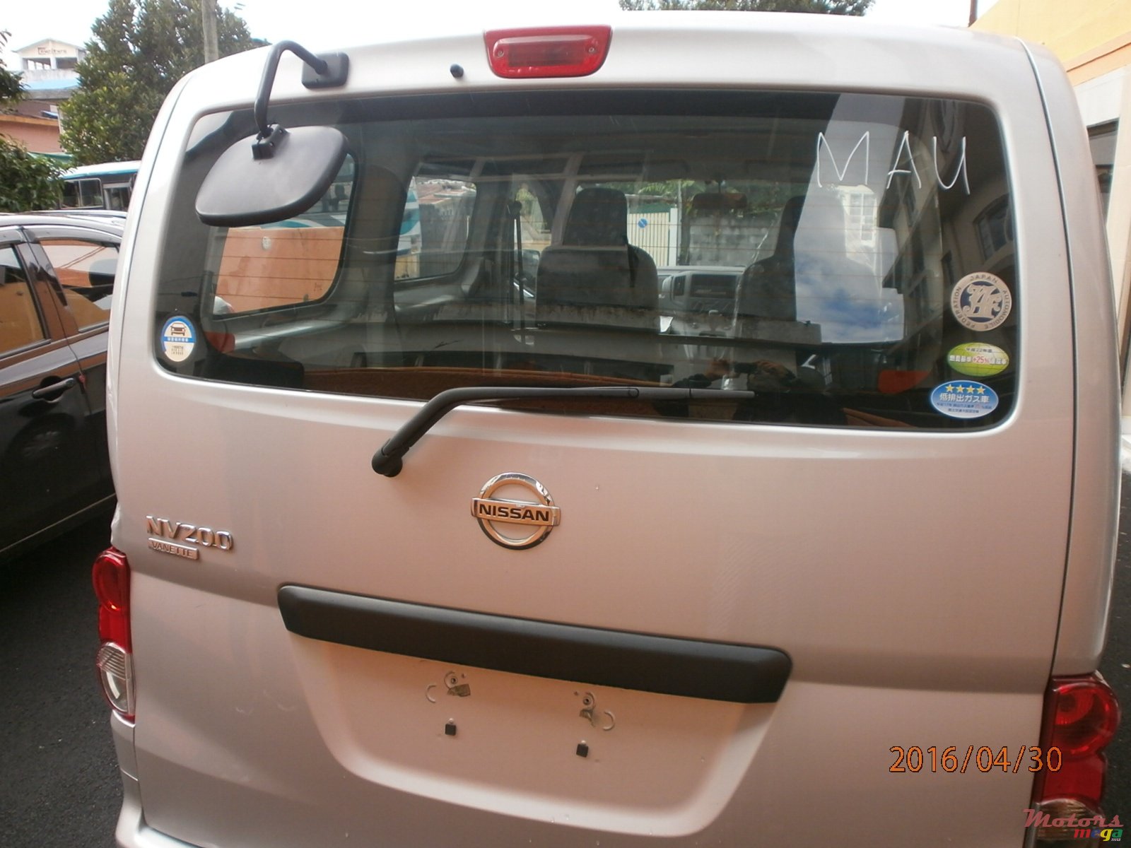 2011' Nissan NV NV200 photo #2