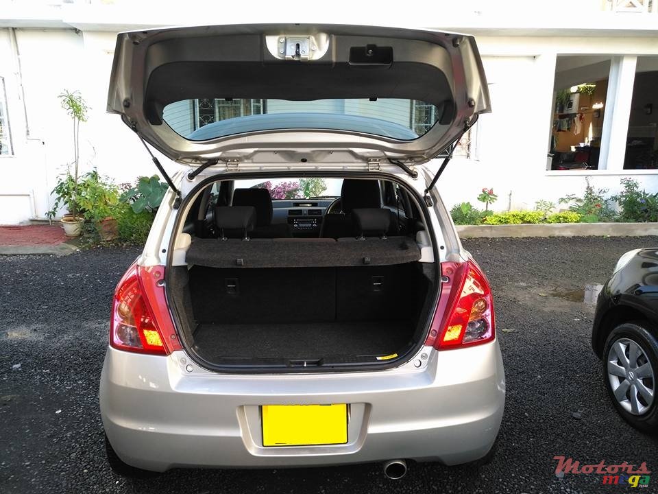 2009' Suzuki Swift photo #7