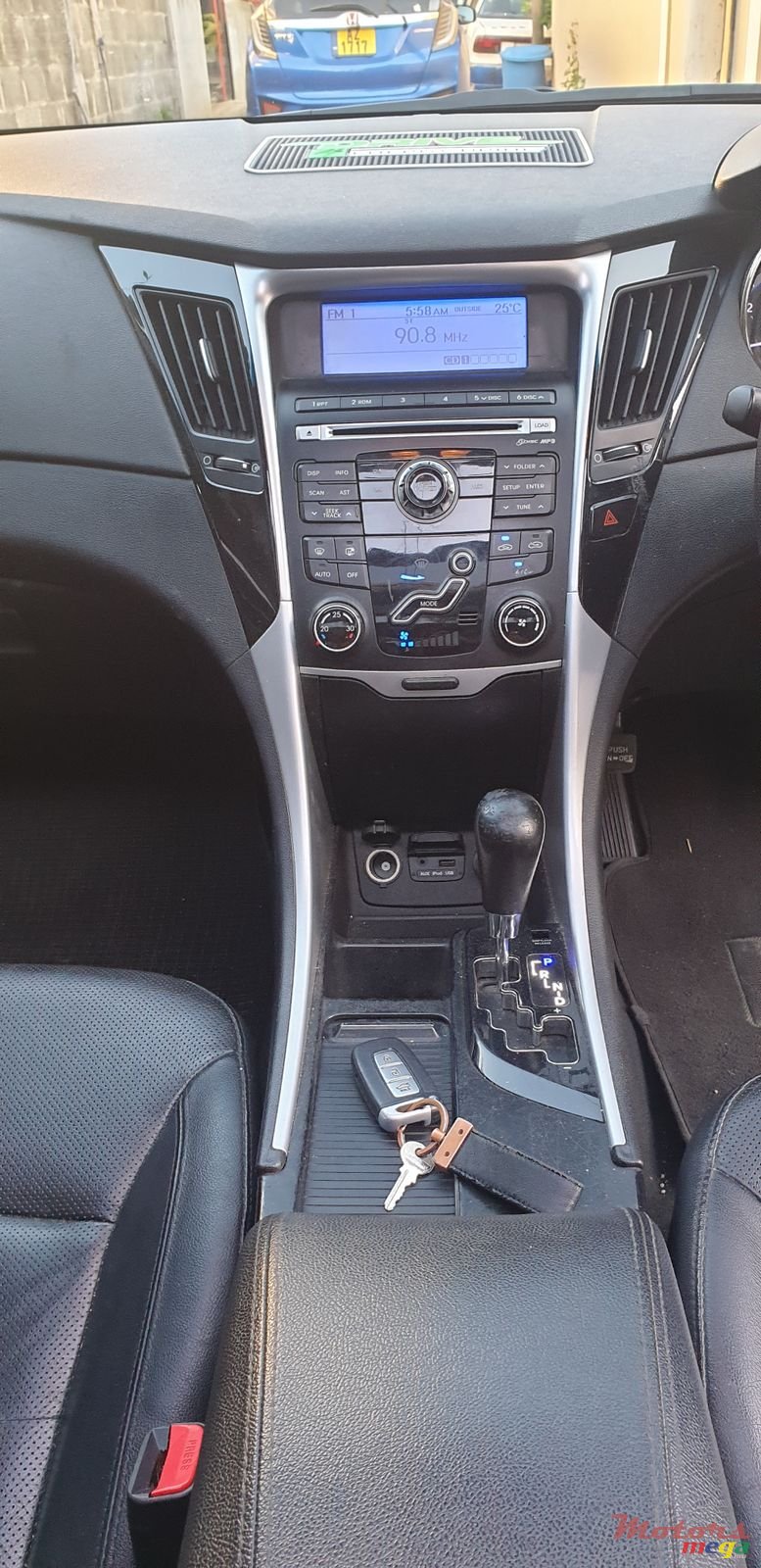 2011' Hyundai Sonata photo #6