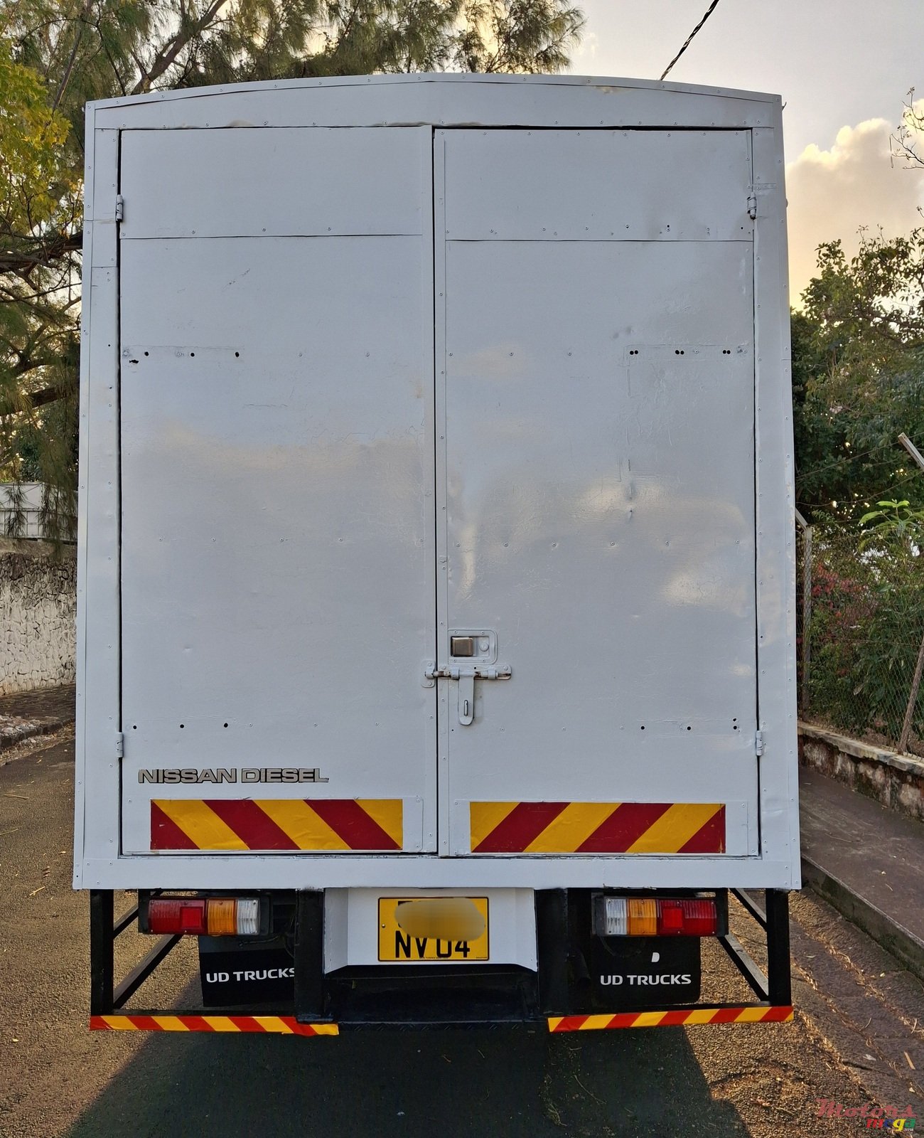 2004' Nissan 70 photo #5