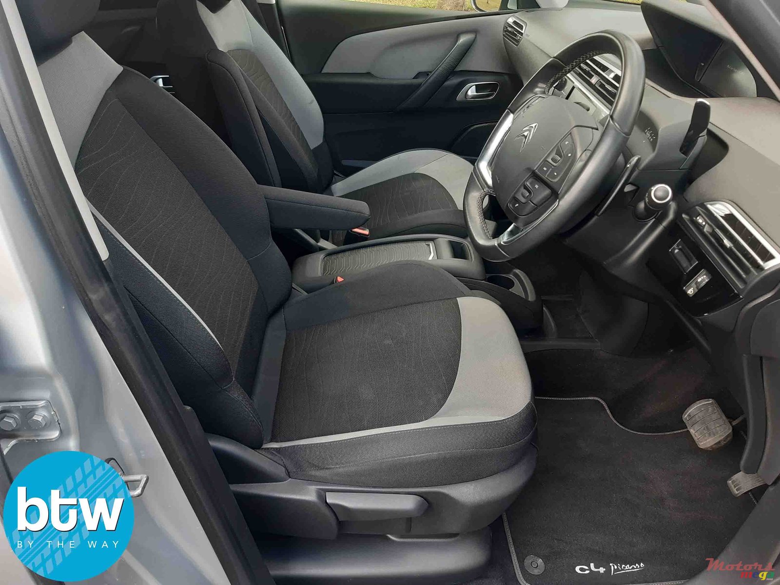 2015' Citroen C4 Picasso photo #5