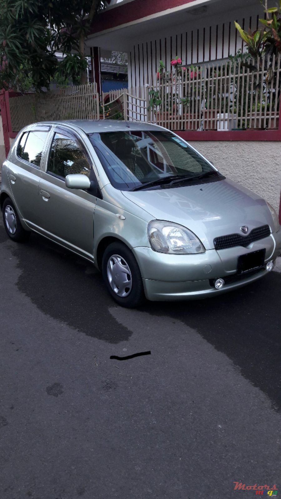 2001' Toyota Vitz D'origine photo #2