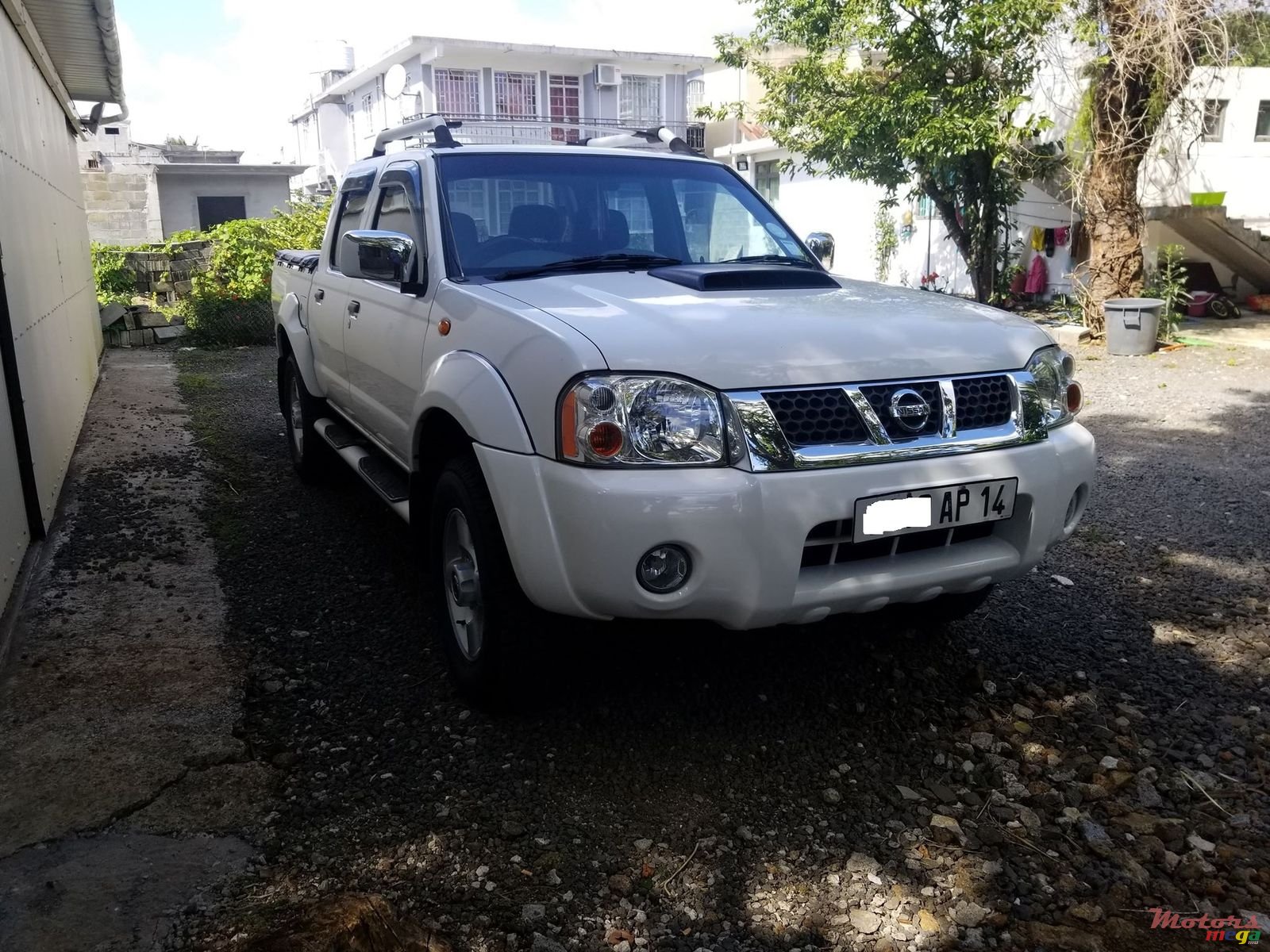 2014' Nissan Hardbody photo #2