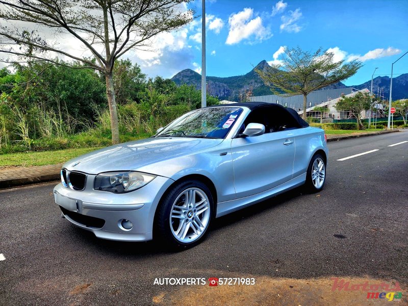 2012' BMW 1 Series Convertible photo #5