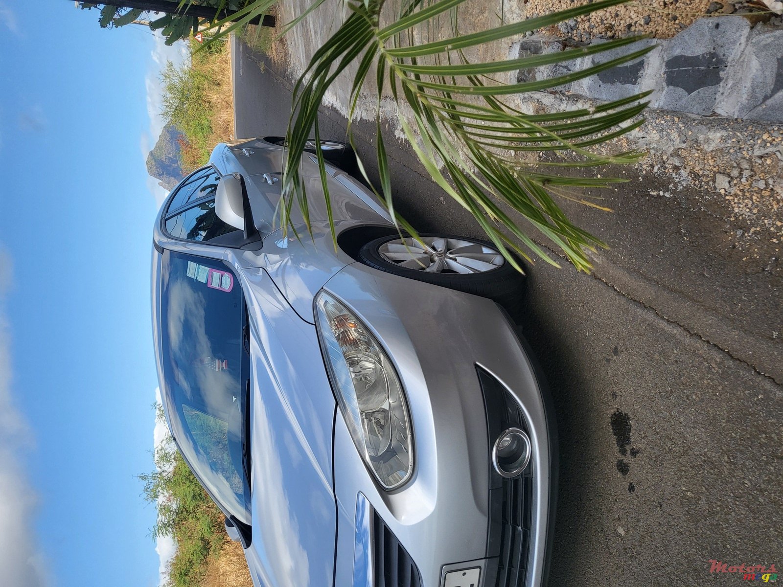 2012' Renault Fluence photo #6