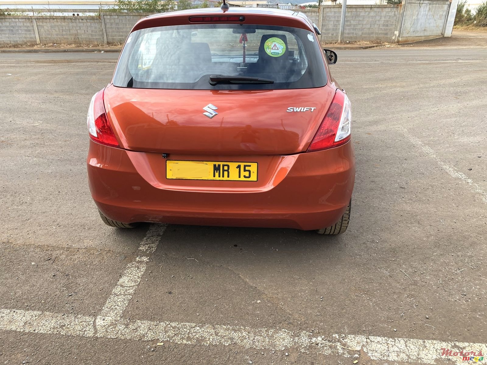 2015' Suzuki Swift photo #3