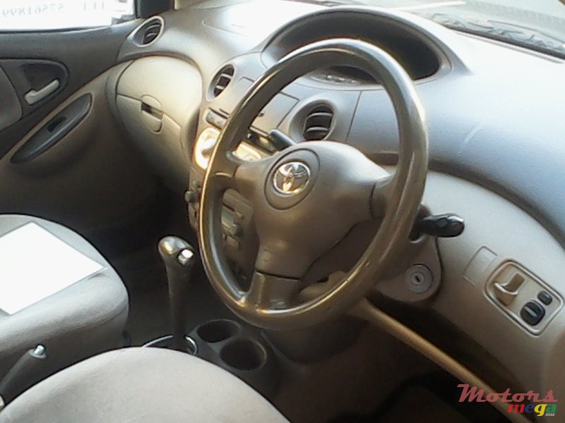 2004' Toyota Vitz platz saloon photo #4