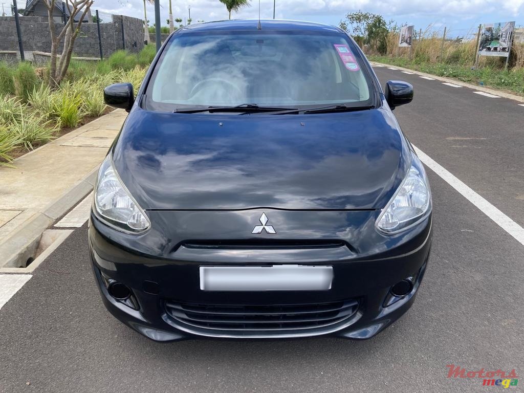 2014' Mitsubishi Mirage photo #2