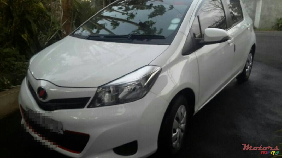 2012' Toyota Vitz photo #2