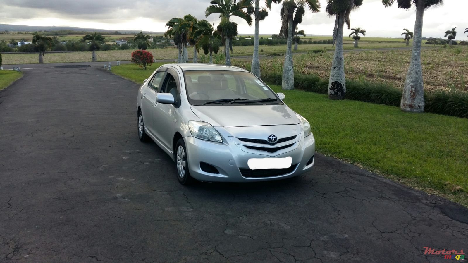 2006' Toyota Belta photo #1