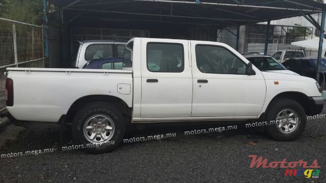 2004' Nissan 2x4 photo #3