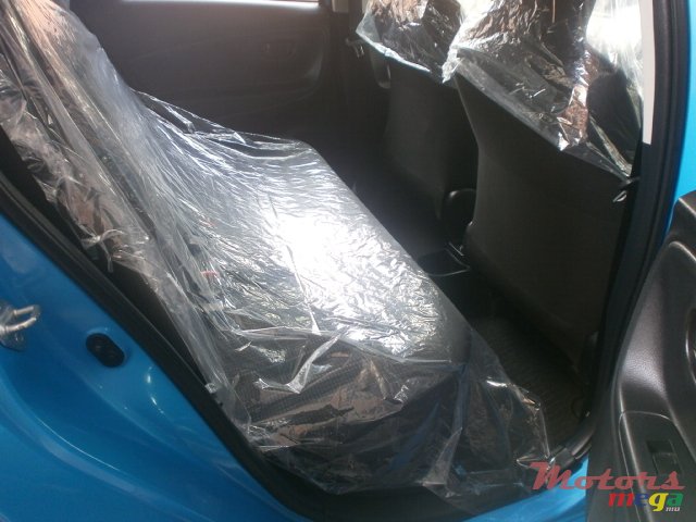 2017' Toyota Vitz HYBRID photo #3