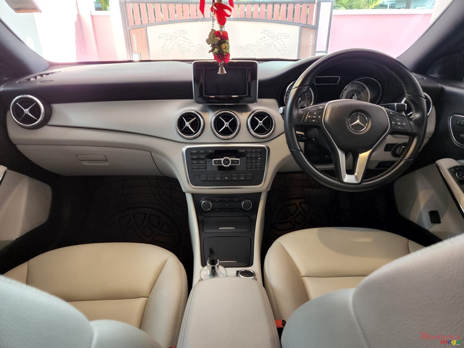 2014' Mercedes-Benz CLA 200 photo #3