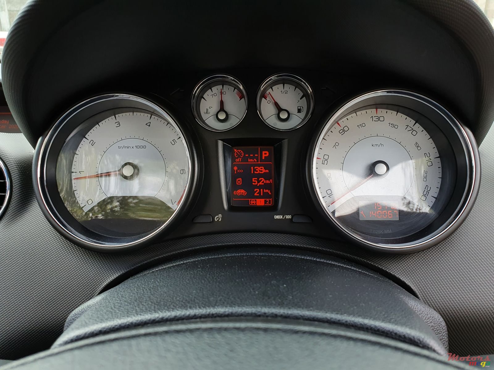 2011' Peugeot photo #3