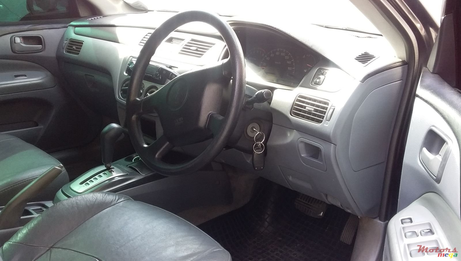 2002' Mitsubishi Lancer photo #3