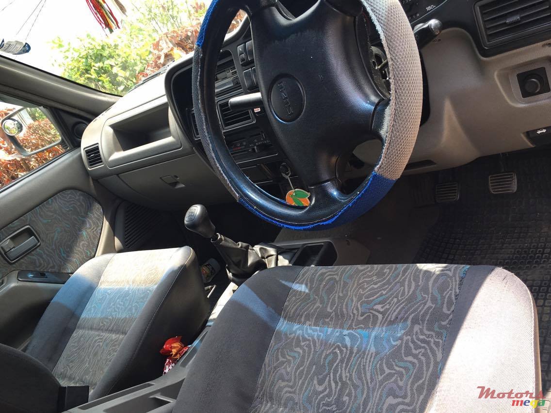 2003' Isuzu photo #3