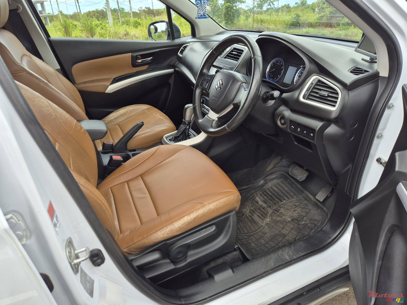 2015' Suzuki SX4 S-Cross photo #5