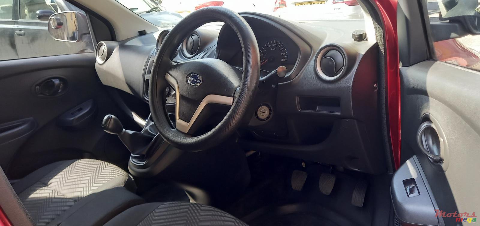 2017' Datsun Go photo #5