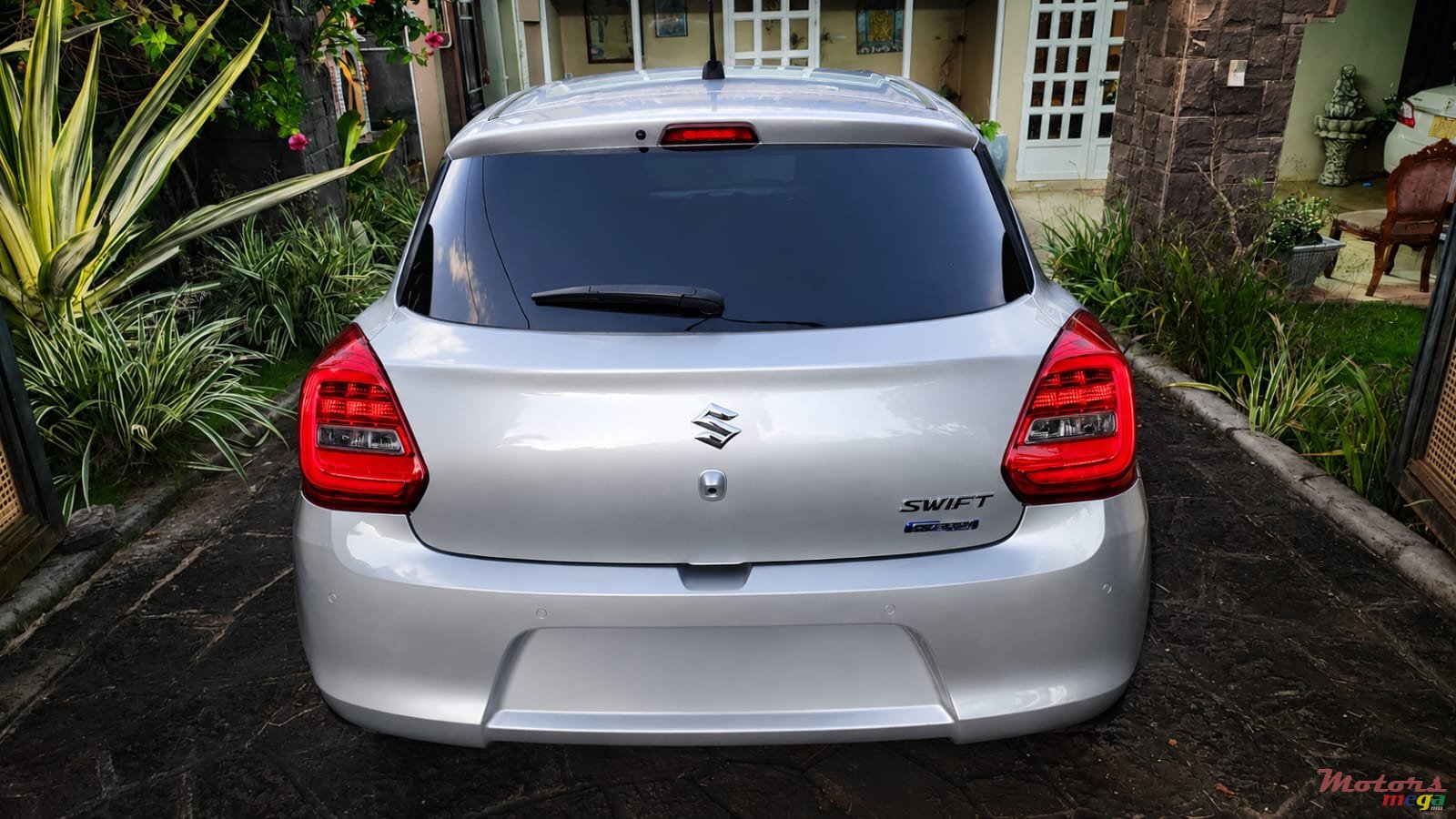 2021' Suzuki Swift photo #3