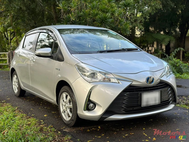 2017' Toyota Vitz Hybrid photo #1