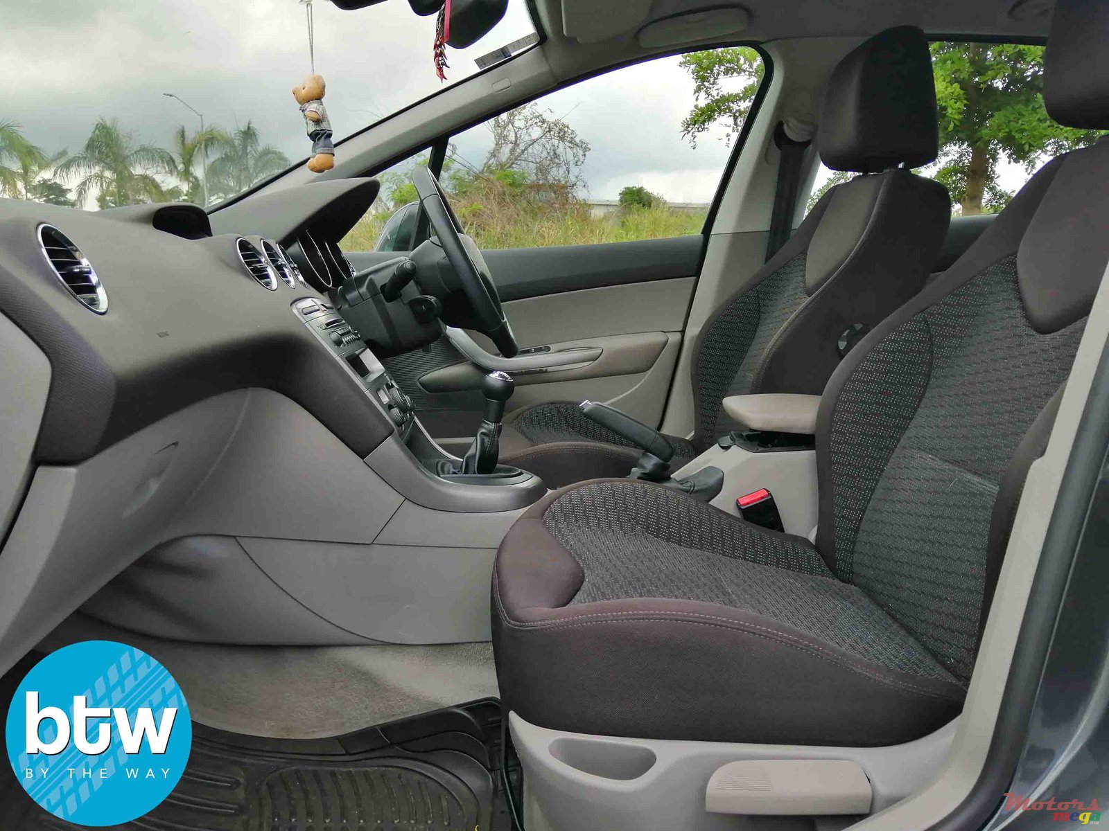 2011' Peugeot 308 photo #4