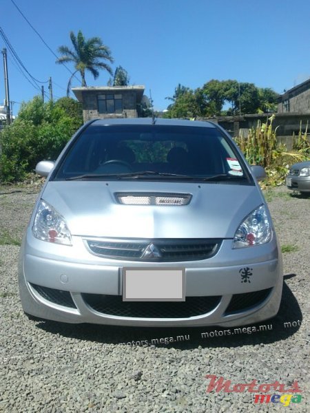 2006' Mitsubishi Colt photo #2