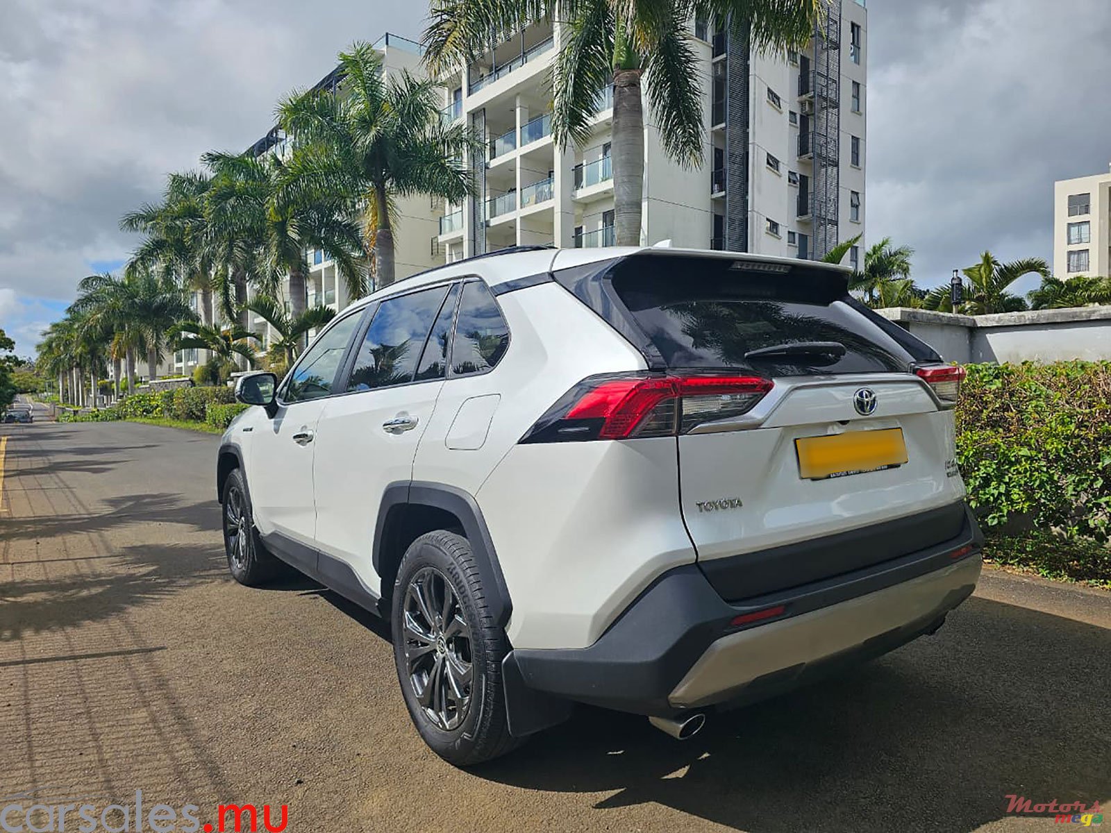 2024' Toyota RAV4 GXL 2.5 Hybrid photo #3