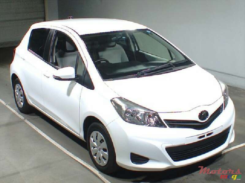 2014' Toyota Vitz photo #1