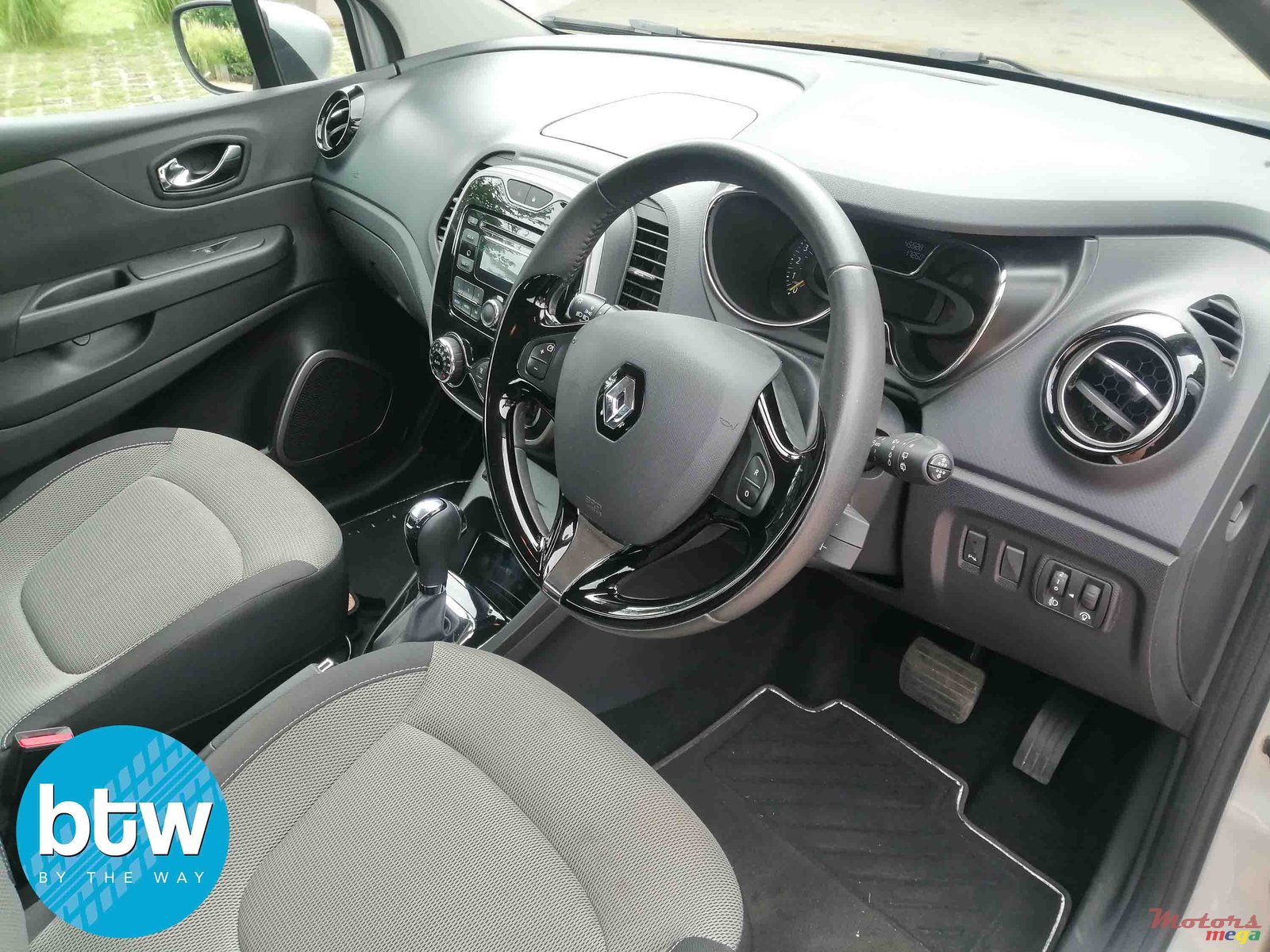 2015' Renault Captur 1.2 Turbo Automatic photo #5