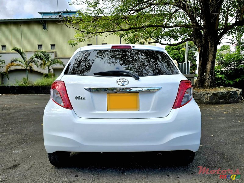 2013' Toyota Vitz photo #4