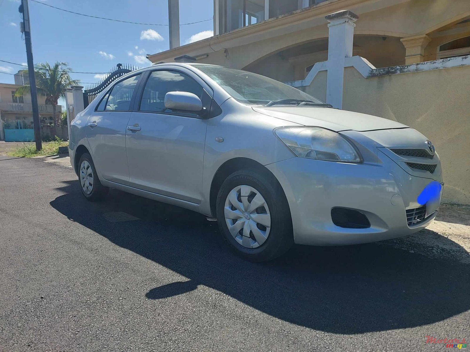 2006' Toyota Belta photo #2